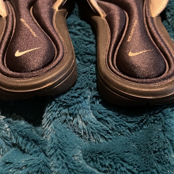 NIKE SLIDES SIZE 7 - Picture 5 of 5